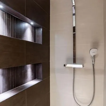 Eglise Catholique - Cosy And Bright In Apartamento Montreux