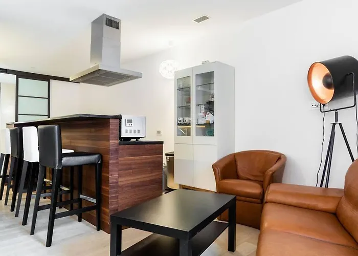 Eglise Catholique - Cosy And Bright In